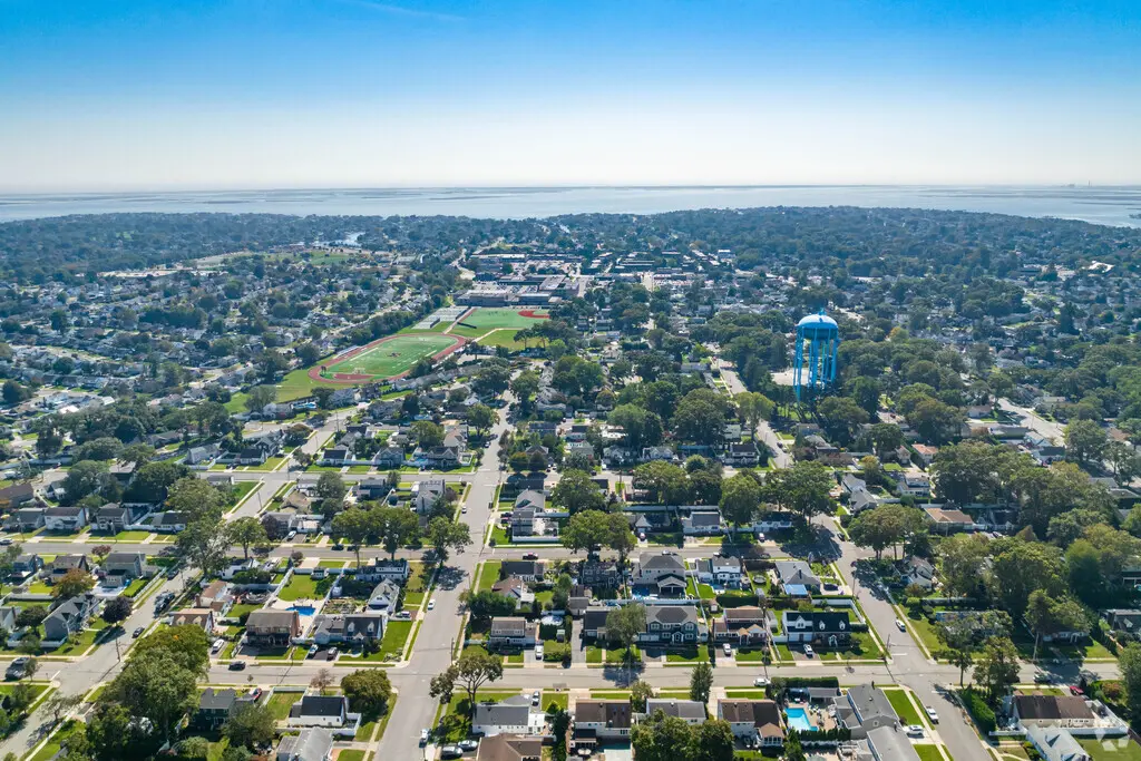 Massapequa, New York